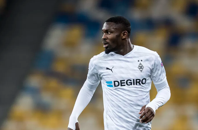 确保了她在 确保了她在