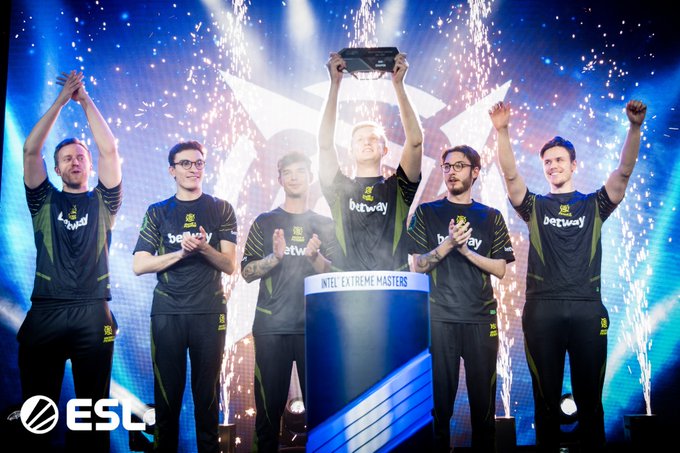 也让这站 也让这站